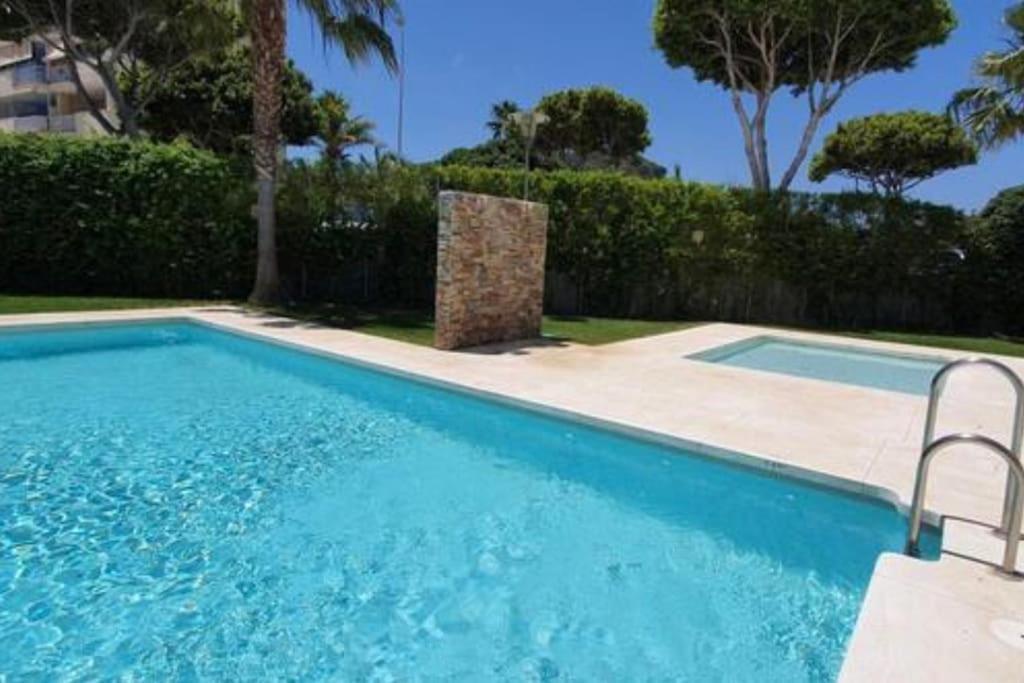 Two Bedrooms Next To The Beach&miramar Shopping Center-swimming Pool-parking Appartement