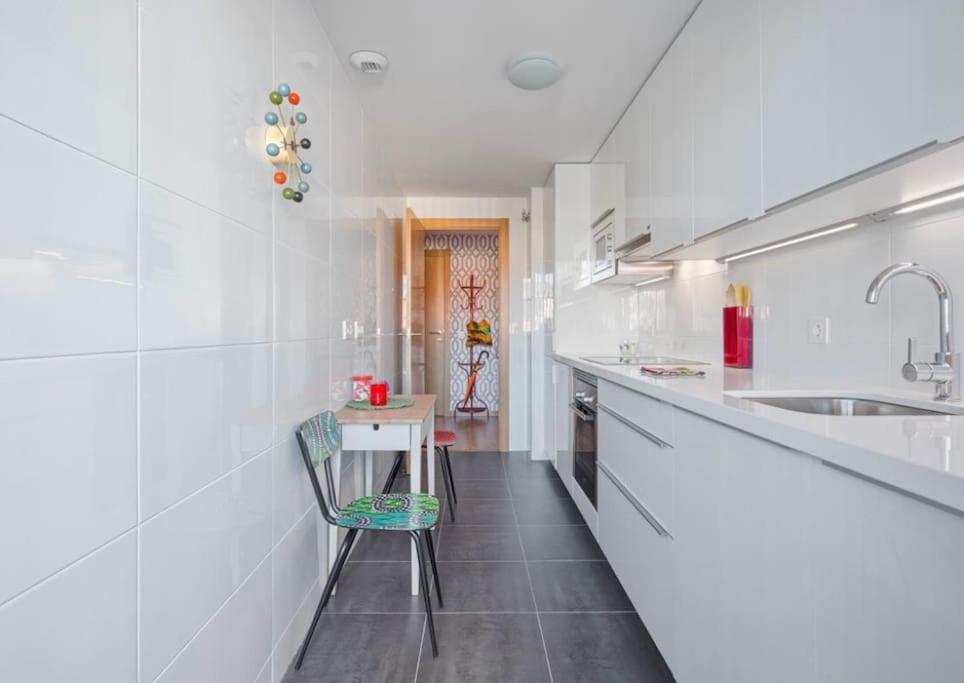 Two Bedrooms Next To The Beach&miramar Shopping Center-swimming Pool-parking